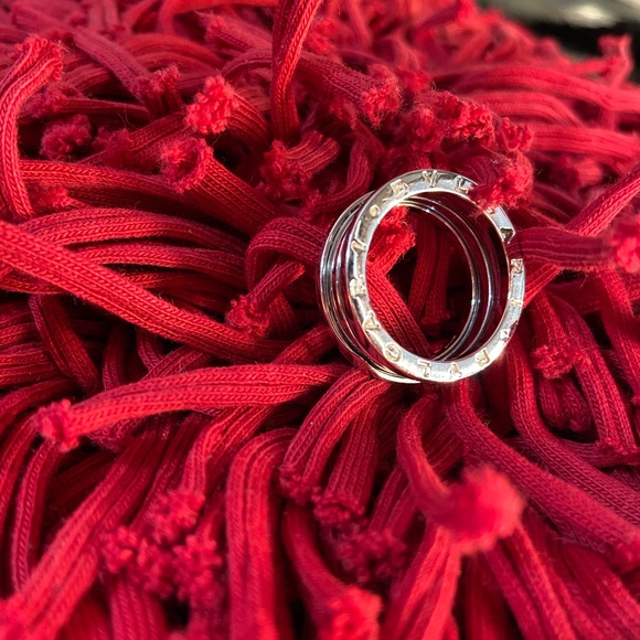 Ring - Picture 2 of 8